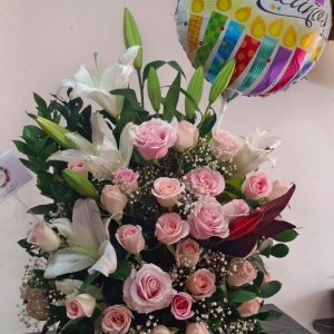 ROSAS TOCADAS CON LIRIOS
